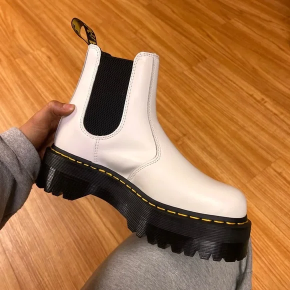 Doc Martens 2976 Quad Platform Chelsea Boot. NWOT. White size 7, fit like 8 - Picture 2 of 7